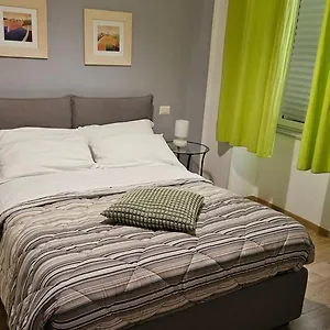 Flat 381 , Nápoles Italia